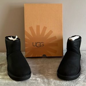 UGG Classic Mini Black Boots Women Size 10 BRAND NEW IN BOX!!